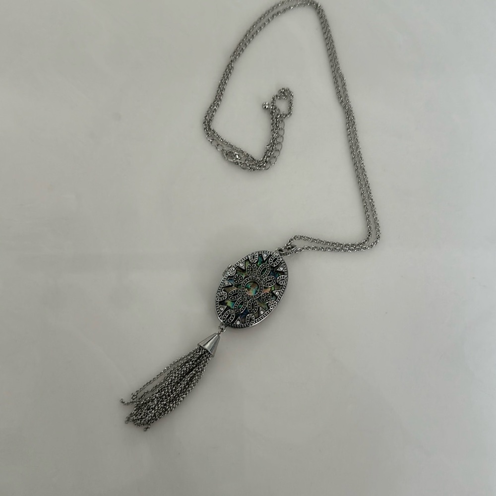 Costume locket, with magnetic closure.